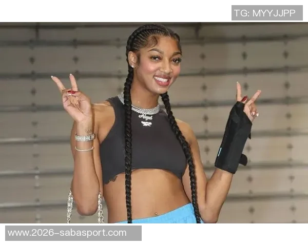 安吉尔里斯分享多伦多48小时美照展现青春活力与时尚魅力 安吉尔里斯分享多伦多48小时美照展现青春活力与时尚魅力